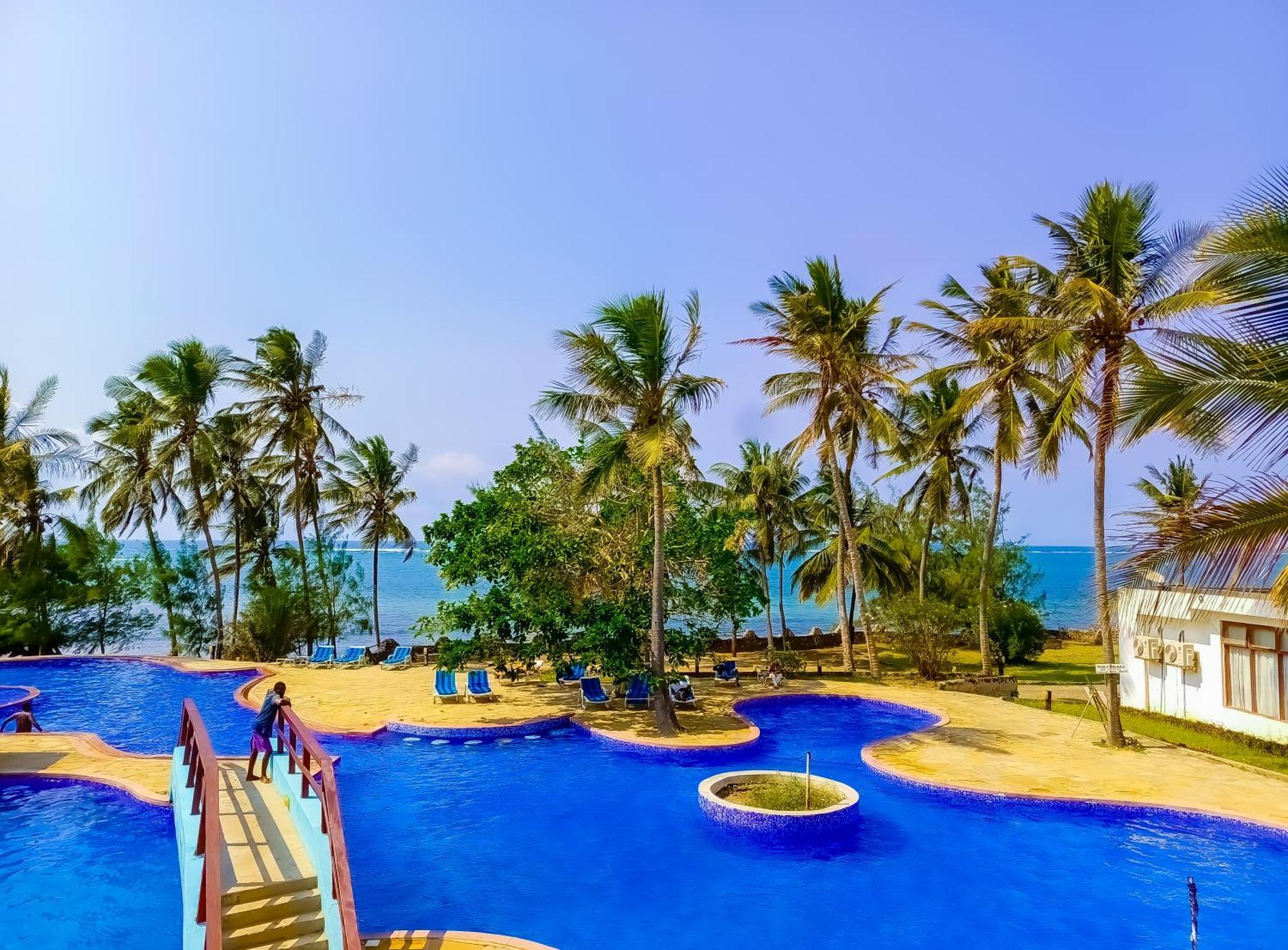 Ivory Beachfront Stays Mombasa Exterior foto